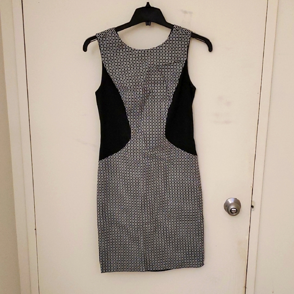 Made in 🇨🇦 - NWOT Tristan Geometric Sheath Dress